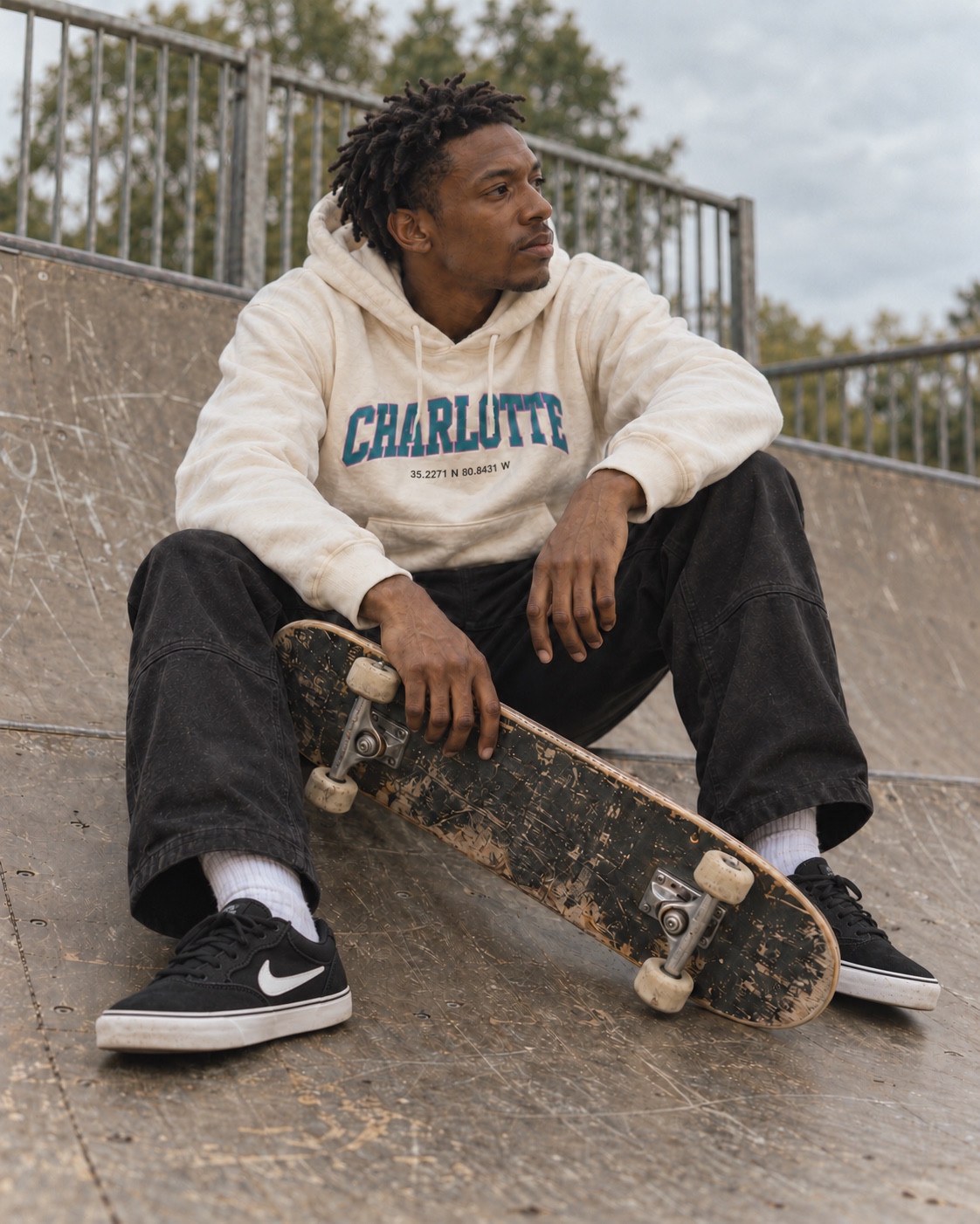 Cream Charlotte crewneck in a candid skate-inspired look